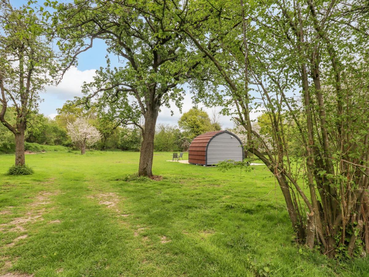 Meadow Lodge Berrys Place Farm Gloucester Exterior photo